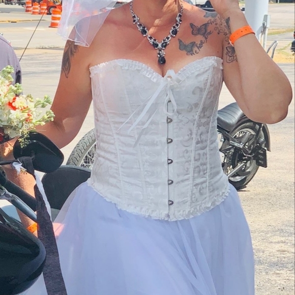 Gorgeous Corset - Picture 3 of 14